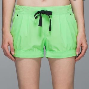Lululemon Spring Break Away Short- Green